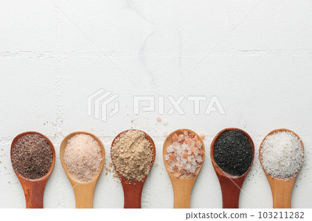 Spoons  with assorted speciality salt 103211282