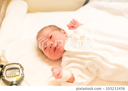 newborn baby examination 103211456