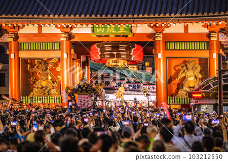 Tokyo cityscape in Japan Sanja Festival complete revival for the first time in 4 years! … to enter the palace. Mikoshi entering Nakamise = May 21, last day Tokyo cityscape in Japan Sanja Festival complete revival for the first time in 4 years! … to enter the palace. Mikoshi entering Nakamise = May 21, last day 103212550