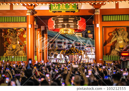 Tokyo cityscape in Japan Sanja Festival complete revival for the first time in 4 years! … to enter the palace. Mikoshi entering Nakamise = May 21, last day Tokyo cityscape in Japan Sanja Festival complete revival for the first time in 4 years! … to enter the palace. Mikoshi entering Nakamise = May 21, last day 103212555