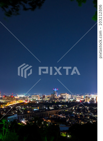 從吳早山展望台到富山站方向的夜景和晴朗的夜空|富山縣富山市 從吳早山展望台到富山站方向的夜景和晴朗的夜空|富山縣富山市 103212806