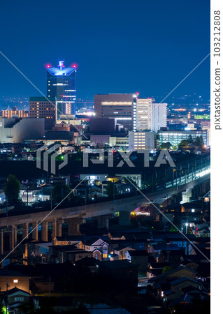 從吳早山展望台到富山站方向的夜景和晴朗的夜空|富山縣富山市 從吳早山展望台到富山站方向的夜景和晴朗的夜空|富山縣富山市 103212808