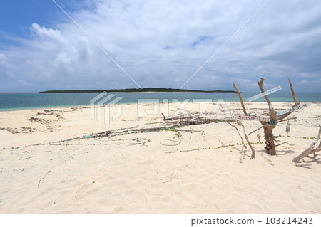 Aragusuku 島（Panari 島）上地島 從北濱看到的下地島 103214243