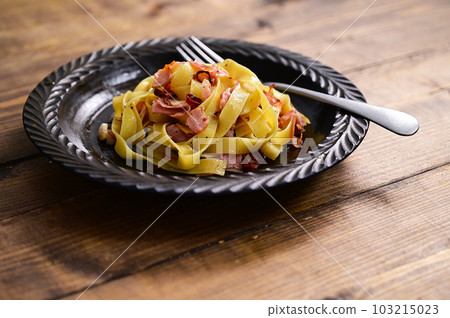 Peperoncino 風格意大利面配寬麵條 103215023