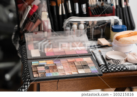 Makeup tool Makeup tool 103215816