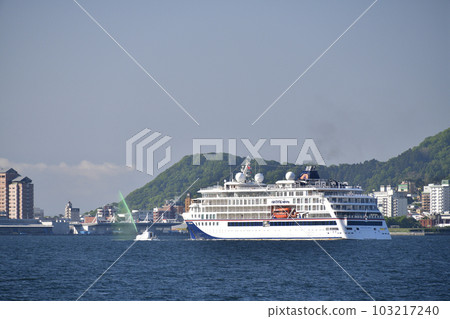 Photographing the scenery of the cruise ship Hanseatic Nature that calls at Hakodate Port in Hakodate City, Hokkaido in early summer Photographing the scenery of the cruise ship Hanseatic Nature that calls at Hakodate Port in Hakodate City, Hokkaido in early summer 103217240