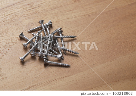 桌子上的螺絲 桌子上的螺絲 103218902