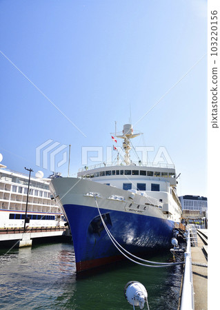 初夏拍攝北海道函館市函館港青函渡輪摩週丸紀念公園風光 103220156