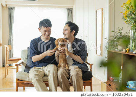 與狗同住 2 名男子 103220451