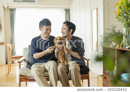 與狗同住 2 名男子 103220452