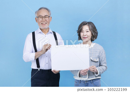 active young senior Korean Asian couple looking at each other's smartphone 103222199