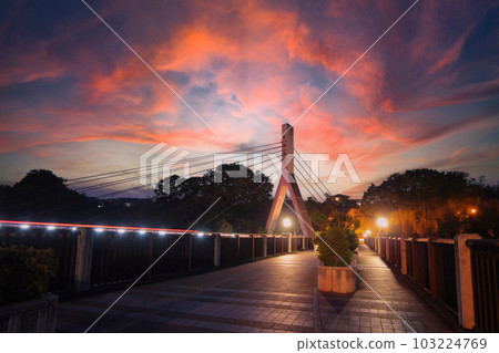 戲劇性的日落秩父橋/舊秩父橋 戲劇性的日落秩父橋/舊秩父橋 103224769