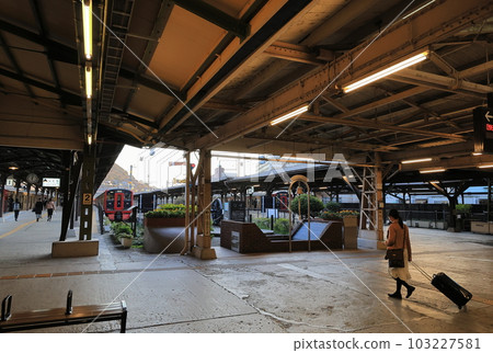 After passing through the ticket gate of Mojiko Station, which has a retro feel. After passing through the ticket gate of Mojiko Station, which has a retro feel. 103227581