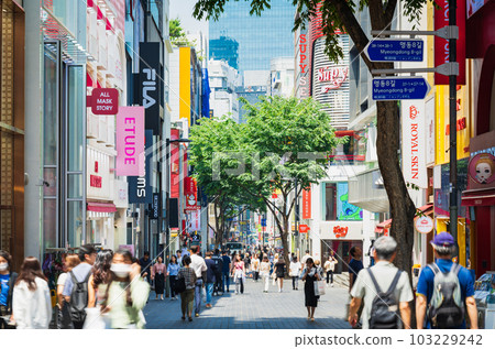 Myeong-dong, Seoul *partially soft focus Myeong-dong, Seoul *partially soft focus 103229242