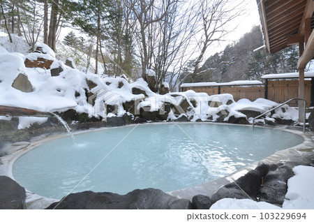 雪冬露天浴池，陰天溫泉 103229694