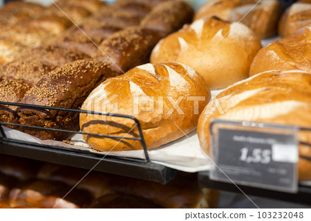 fresh golden breads on the shelf of the bread section of the supermarket 103232048