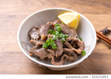 Stir-fried Gizzard with Yuzu Pepper 103232951