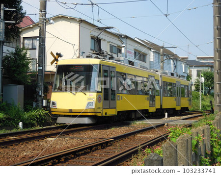 東急公司 300 系列(306-B)在住宅區運行 東急公司 300 系列(306-B)在住宅區運行 103233741