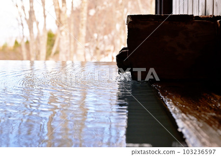 Scenery of an open-air bath Yukimi bath A bath with a source spring Nature and hot springs Hot spring image Image material 103236597