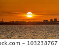 在東京灣的日出 103238767