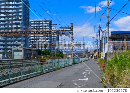 2023 年 5 月，千葉縣松戶市馬橋站和北松戶站之間的鐵路沿線風景 103239378