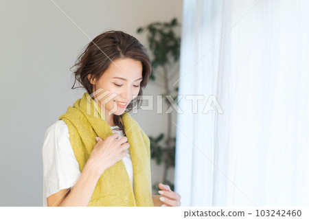 一個女人早上醒來的肖像 一個女人早上醒來的肖像 103242460