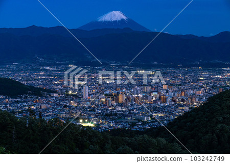 "Yamanashi Prefecture" Night view of Mt. Fuji and Kofu City, Lake Chiyoda Hakusan 103242749