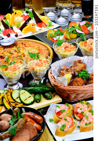 Western party food: pizza, sausage, fried chicken, dessert 103247391