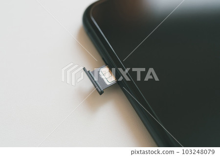 Replacing SIM card 103248079