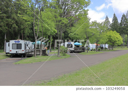 Trailer house at the auto campsite 103249058
