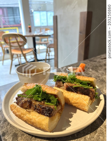 Healthy lunch at a stylish cafe 103250860