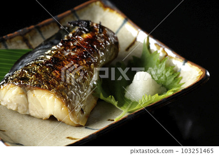 黑底鹽烤鮐魚圖片 黑底鹽烤鮐魚圖片 103251465