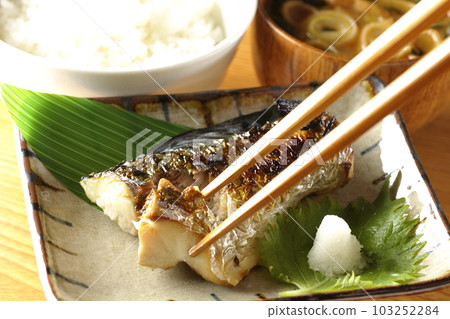 Eat salt-grilled mackerel set meal Eat salt-grilled mackerel set meal 103252284