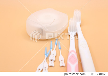 Oral care prevents tooth decay 103253087