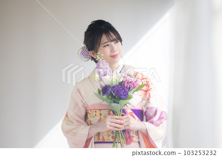 穿和服和服的女人肖像 103253232