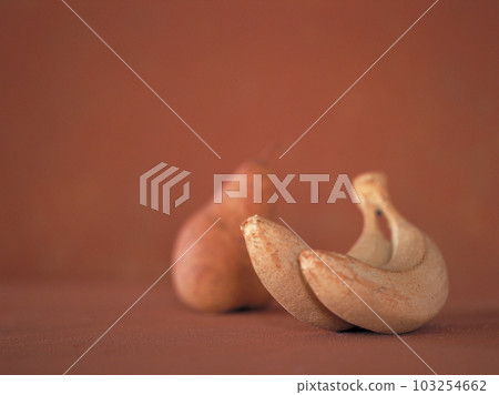 Banana and pear objects made of terracotta 103254662