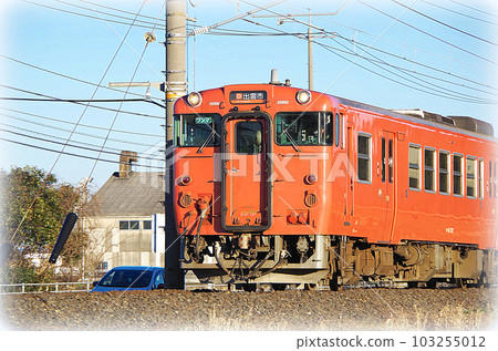 A vermillion local train running along the Nakaumi line in the evening (illustration style) A vermillion local train running along the Nakaumi line in the evening (illustration style) 103255012