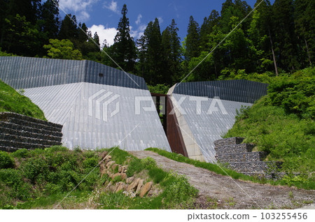Shinshu Otari village erosion control facilities Okusuren erosion control dam Dam covered with slit steel plates Shinshu Otari village erosion control facilities Okusuren erosion control dam Dam covered with slit steel plates 103255456