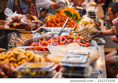 Street food at Gwangjang Market in Seoul 103255926