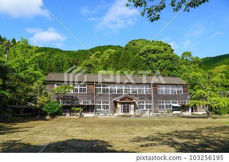 蘆北市立目島小學（關閉） 103256195