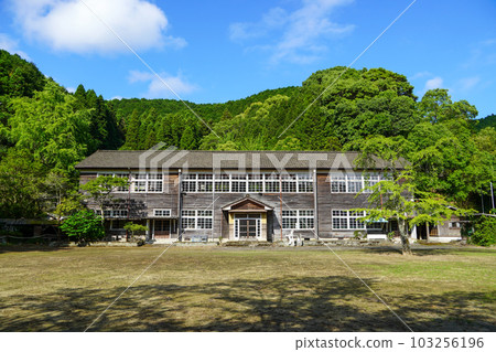 蘆北市立目島小學（關閉） 103256196