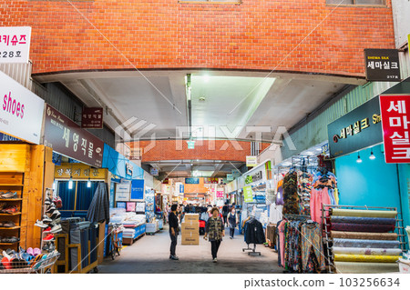 首爾廣藏市場的市場形象 *部分柔焦 首爾廣藏市場的市場形象 *部分柔焦 103256634
