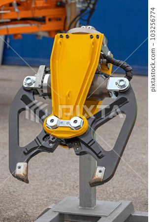 Concrete Crusher Demolition Jaws 103256774