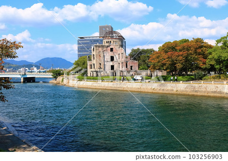 [Hiroshima Prefecture] Atomic Bomb Dome (World Cultural Heritage) 103256903