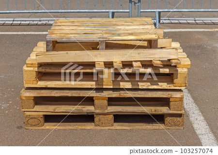 Used Pallets Stack Used Pallets Stack 103257074