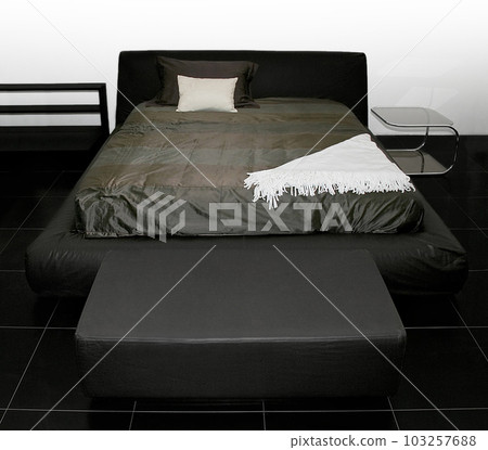 Black bed 103257688