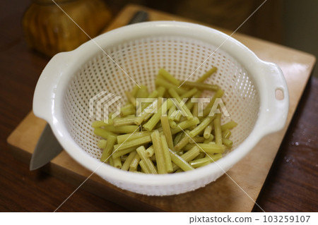 Boiled butterbur Boiled butterbur 103259107