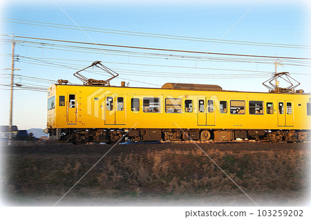 A yellow local train (illustration style) running along the Nakaumi line at dusk 103259202