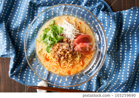 Cold noodles 103259690