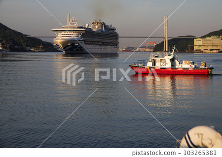 Nagasaki Port early in the morning when a luxury cruise ship arrives Nagasaki Port early in the morning when a luxury cruise ship arrives 103265381